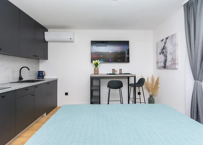 Sapphire Studio Apartment With Free Private Parking
