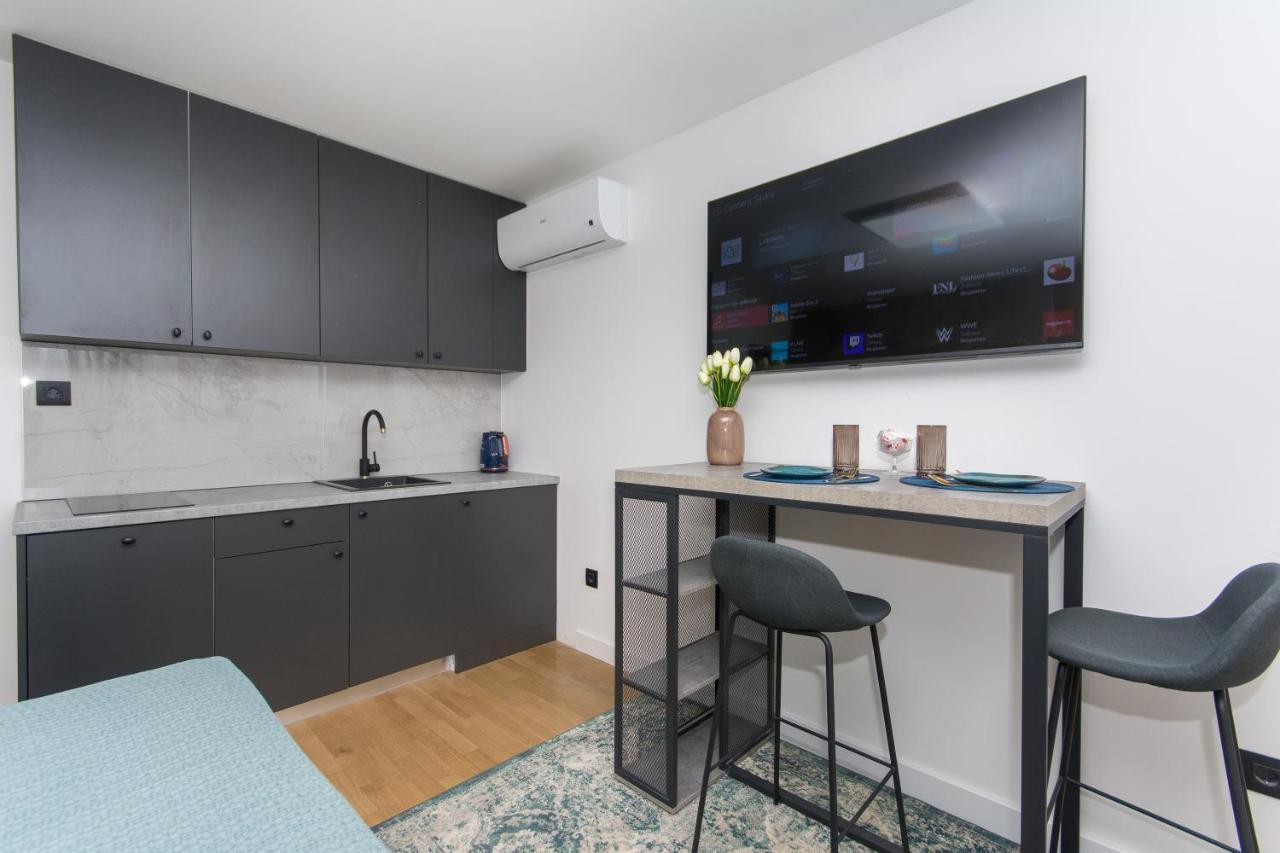 Sapphire With Free Private Parking Apartment